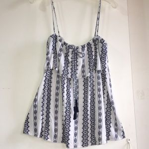 🎉Gap Navy Blue and White top